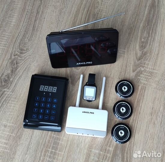 Система вызова: кнопка вызова официанта с часами