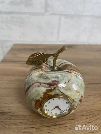 Часы яблоко оникс