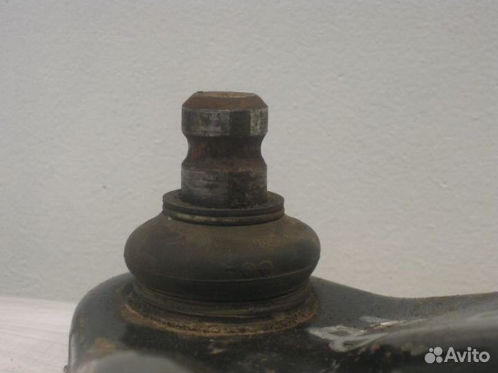 Рычаг правый передний Рено Логан Сандеро 1