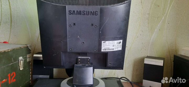 Монитор Samsung 710N для компьютера
