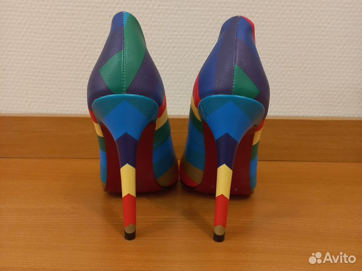 Туфли на высокой шпильке 35 размер