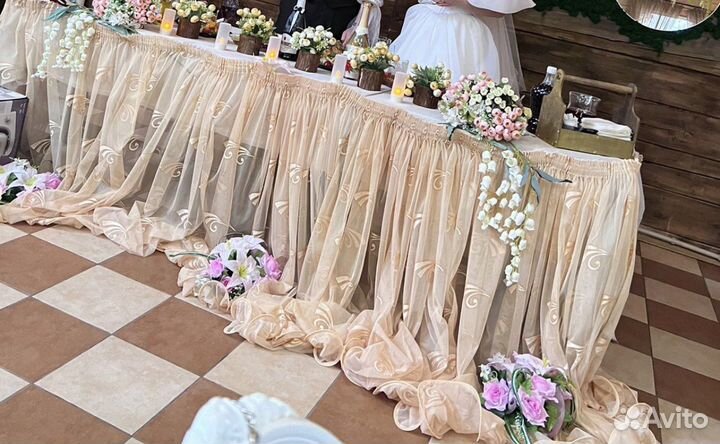 Юбка и цветы на свадебный стол