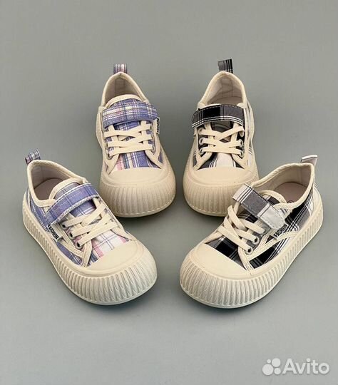 Новые детские кроссовки