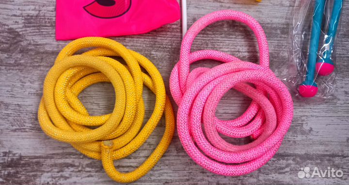 Для гимнастики булавы / палочка с лентой/ мяч