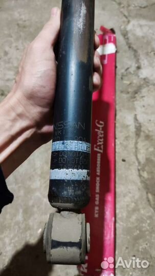 Амортизатор задний Nissan Tiida C11 оригинал