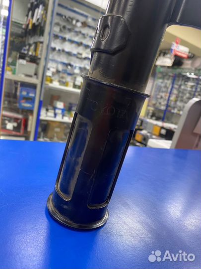 Амортизатор передний toyota