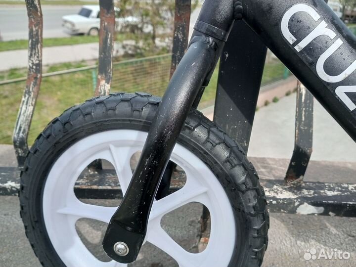 Беговел детский Cruzee Ultralight EVA Black 12