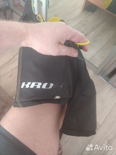 Продам хоккейные шорты