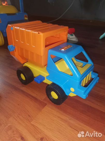 Игрушечные машинки