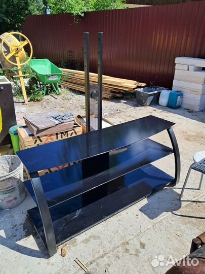 Стеклянная тумба под тв