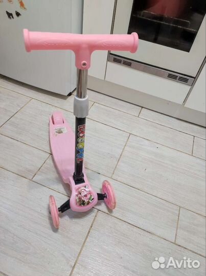 Трехколесный самокат розовый scooter