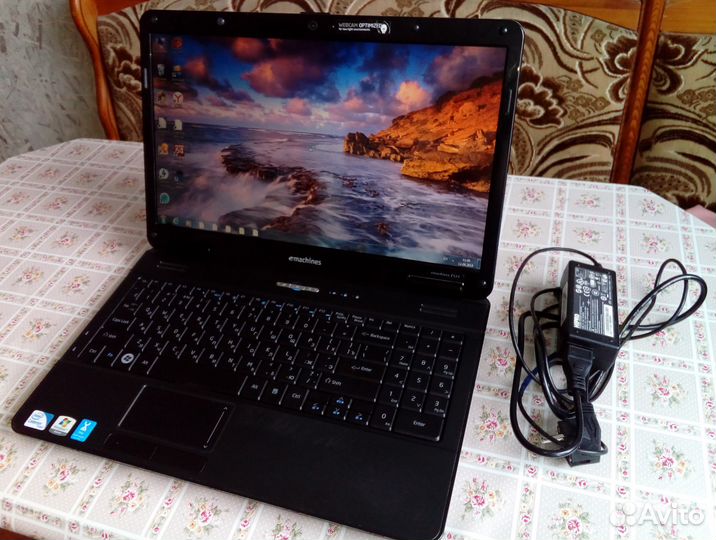 Ноутбук E-mechanics E525, Core 2 Duo T8300, 4Gb