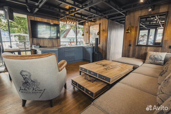 Деловая встреча на хаусботе с прогулкой по реке