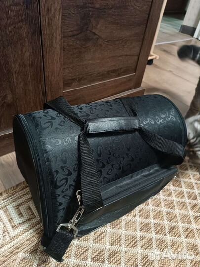 Переноска для кошек и собак