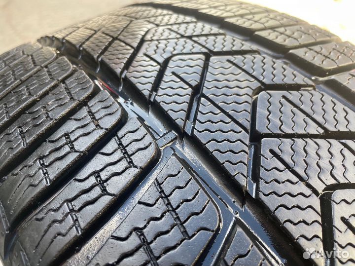 Pirelli Winter Sottozero 3 255/35 R21