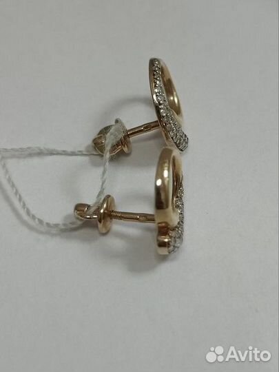 Золотые серьги с бриллиантом