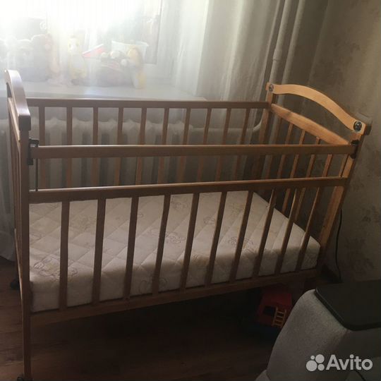 Продам детскую деревянную кроватку, без матраса