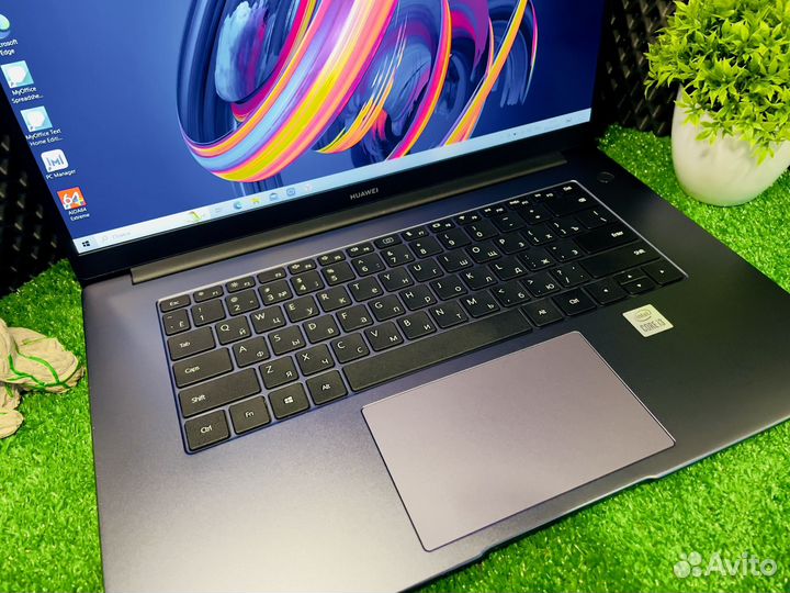 Ноутбук Huawei i3-10Th/8/SSD 256/UHD