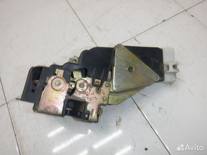 Замок двери передней левой Mitsubishi Space Star