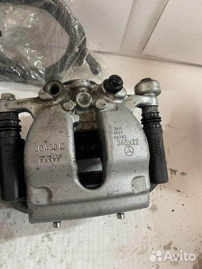 Суппорта тормозные передние на Mercedes G350
