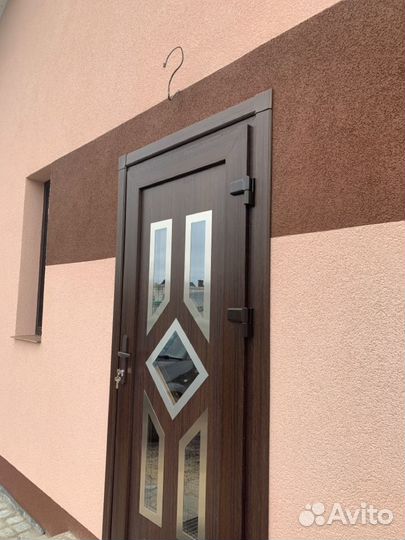 Дверь с декоративной панелью