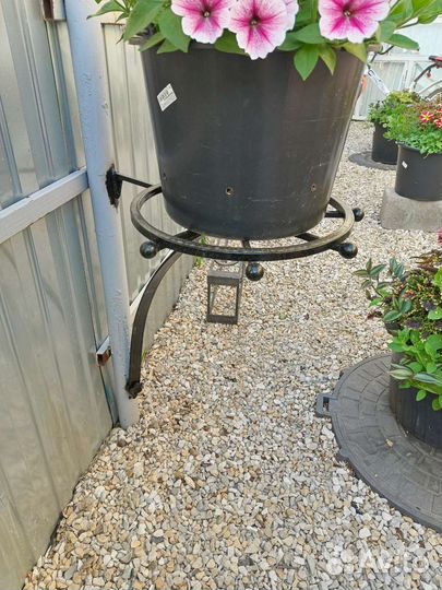 Подставка для цветов металлическая