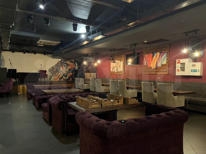 Помещение с оборудованием в центре