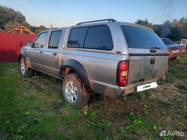 Nissan NP300 2.5 МТ, 2010, 135 000 км