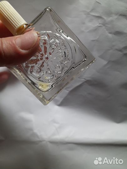Пустой флакон от духов 