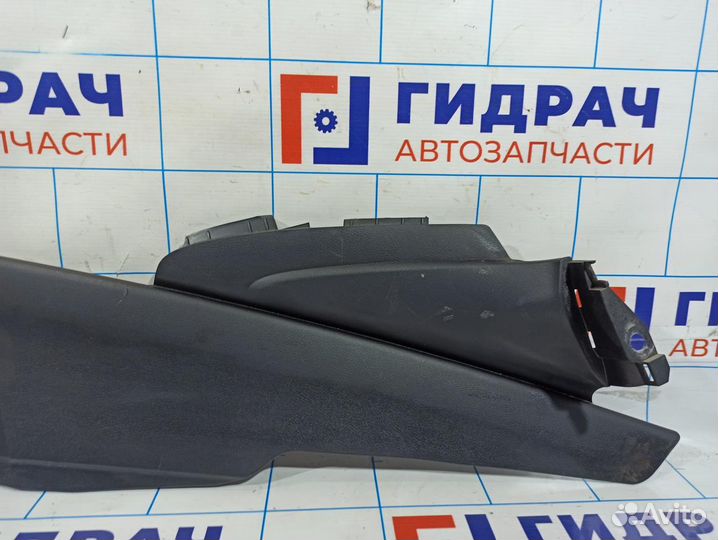 Накладка центральной консоли правая Honda Civic 4D 8 83402snau01ZC. Царапины