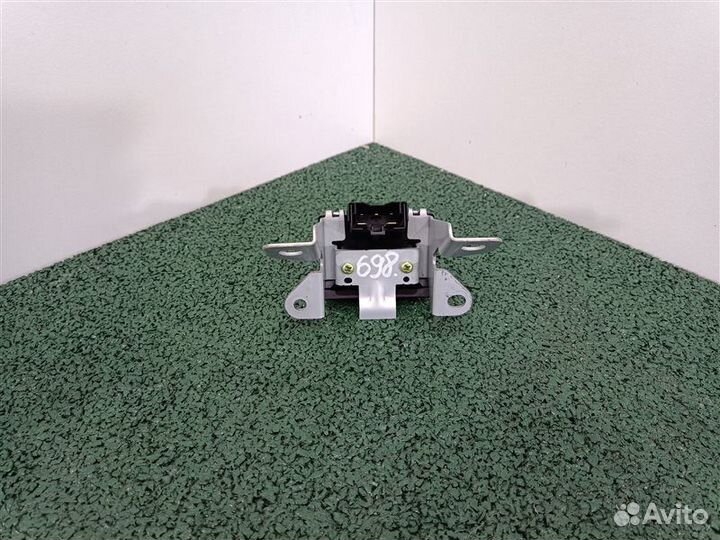 Контакт электрический стекла с дверью багажника