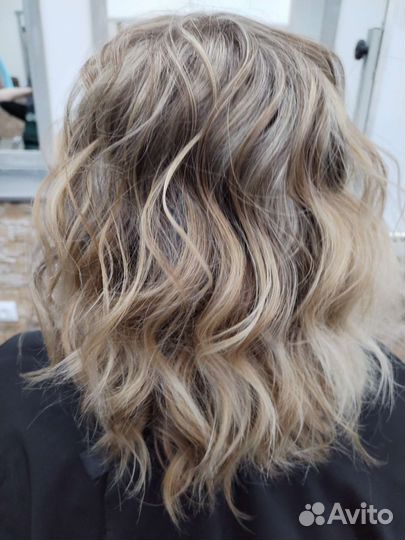 Окрашивание волос, парикмахер