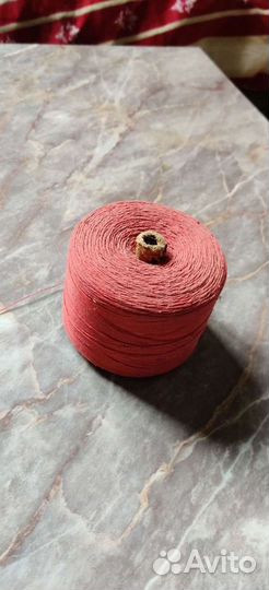 Нитка красная вес одного мотка 265 г