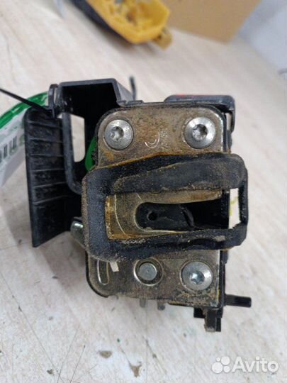 Замок двери задний левый Hyundai Solaris 1 2010