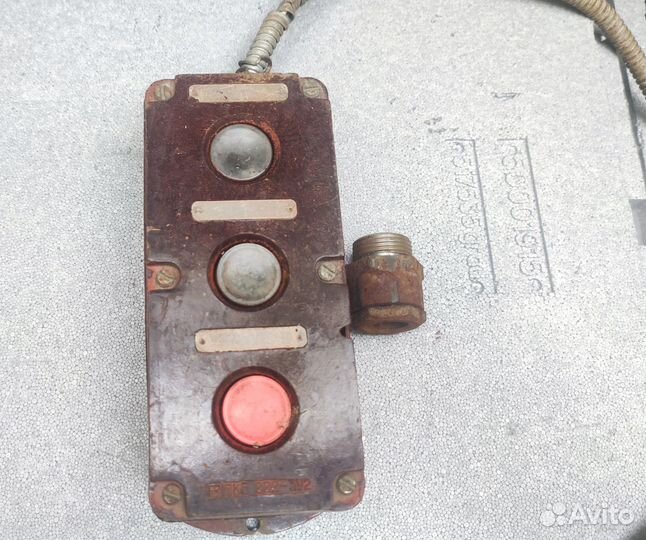 Пульт управления, Пост кнопочный пке 222-3-У2