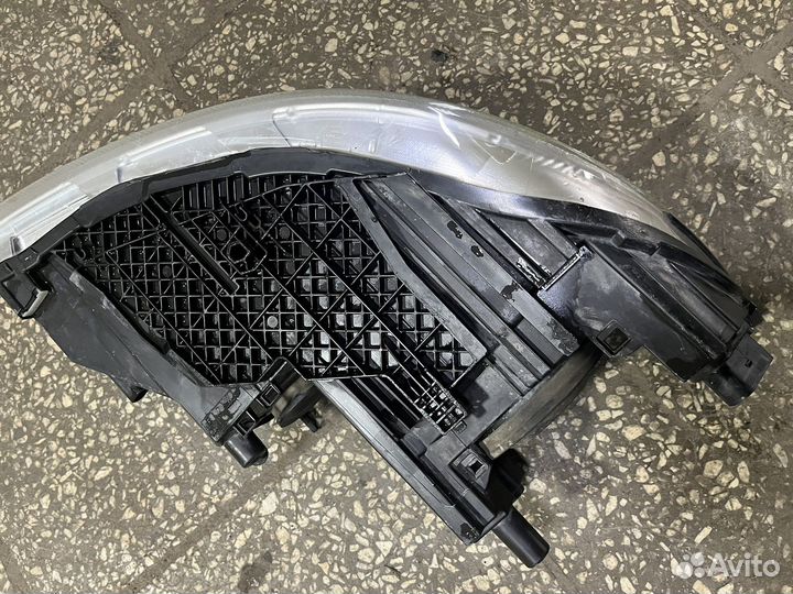 Фара передняя правая Skoda Octavia