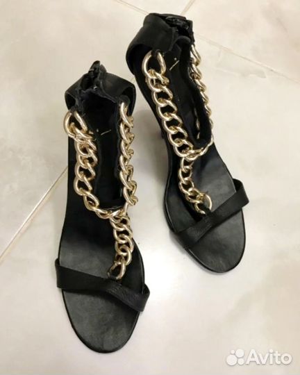 Босоножки с цепями черные и белые Giuseppe Zanotti