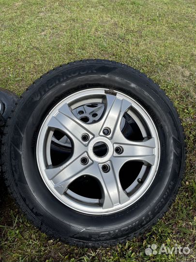 Hankook Winter I'Pike RS2 W429 215/65 R16