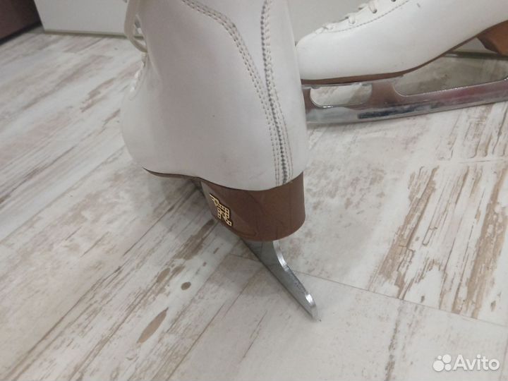 Фигурные коньки risport