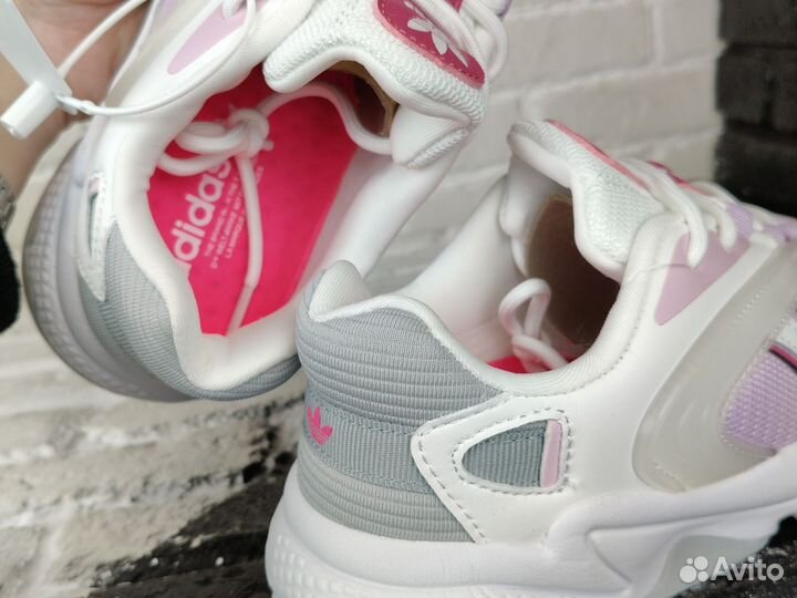 Кроссовки женские adidas oztral