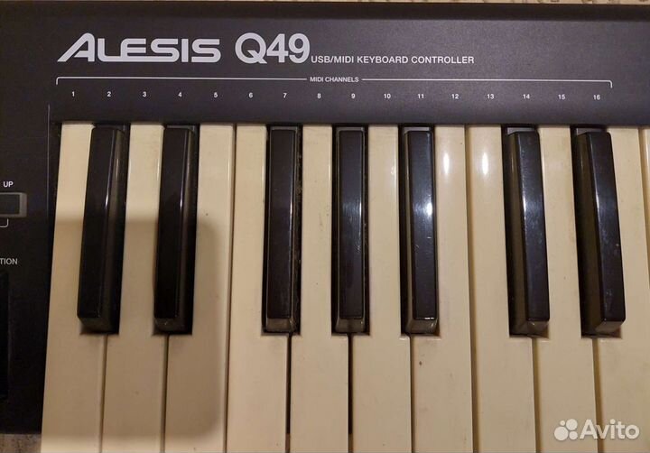 Полноразмерная миди-клавиатура