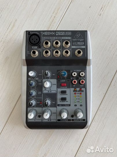 Микшерный пульт Behringer Henyx Q502USB