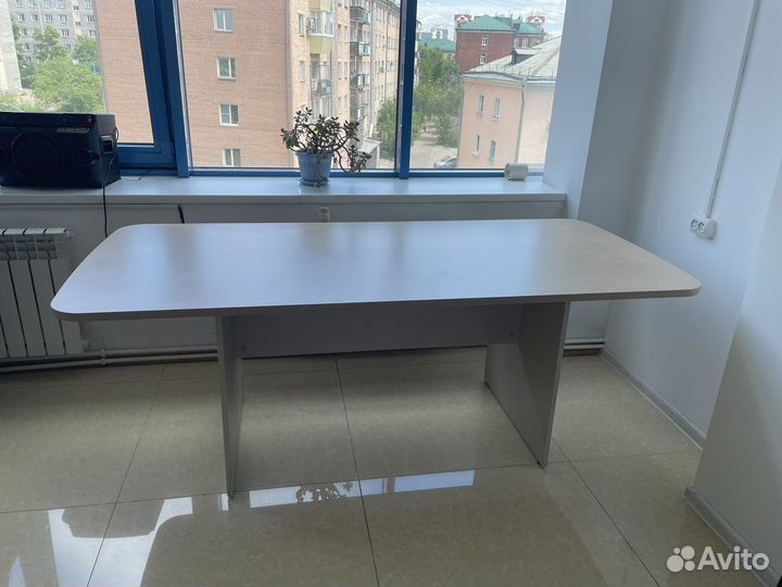 Большой стол