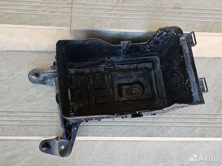 Площадка под акб passat b6