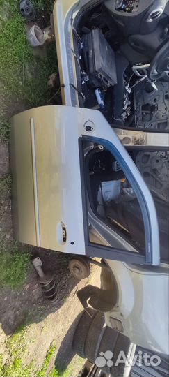 Передняя левая дверь Рено логан