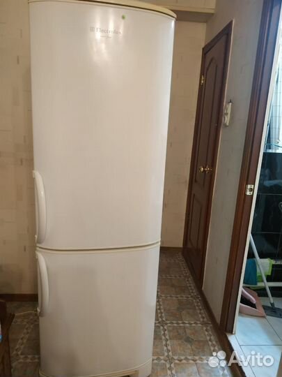 Холодильник бу electrolux