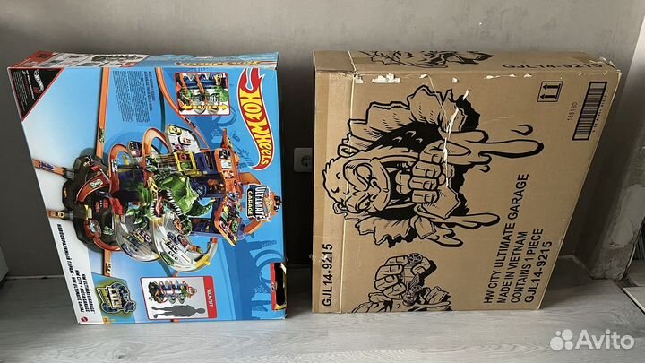 Невообразимый гараж hot wheels с тиранозавром