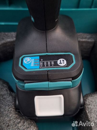 Гайковерт ударный аккумуляторный makita