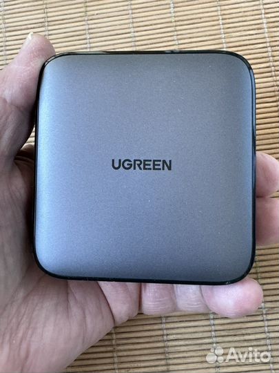 Зарядное компактное устройство Ugreen