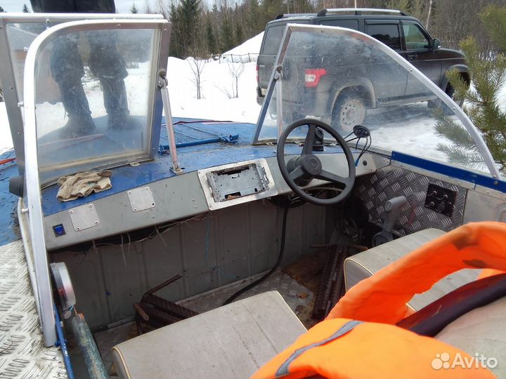 Лодка с мотором